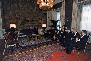 Prof. Giorgio Ciucci, segretario generale dell'Accademia Nazionale di S. Luca, con alcuni esponenti dell'Accademia, e prof. Achille Perilli, vincitore del "Premio Presidente della Repubblica 1997"