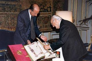 Prof.ssa Rita Levi Montalcini, presidente dell'Istituto dell'Enciclopedia italiana, con alcuni componenti dell'Istituto, per presentare l'edizione in facsimile della Bibbia di Borso d'Este