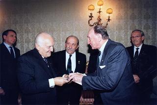 On. Luigi Arisio, presidente della Federazione dei Maestri del lavoro d'Italia, con il Consiglio nazionale