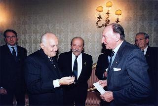 On. Luigi Arisio, presidente della Federazione dei Maestri del lavoro d'Italia, con il Consiglio nazionale