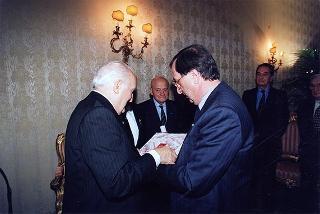 On. Luigi Arisio, presidente della Federazione dei Maestri del lavoro d'Italia, con il Consiglio nazionale