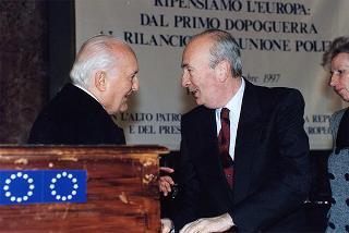Roma, Palazzo della Cancelleria: intervento del Presidente della Repubblica al Seminario internazionale "Ripensiamo l'Europa: dal primo dopoguerra al rilancio dell'unione politica"