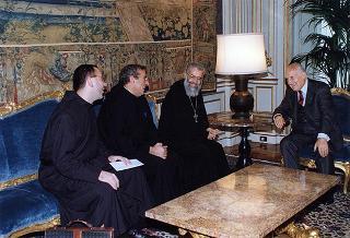 Padre abate Jean Slim, superiore generale dell'Ordine Maronita, ed alcuni padri maroniti
