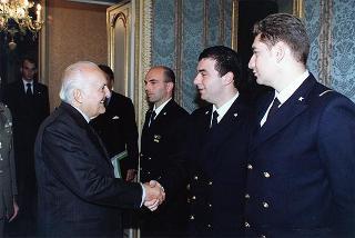 Delegazione di ufficiali ed allievi della Scuola allievi sottufficiali della Marina Militare, in servizio di guardia d'onore al Palazzo del Quirinale