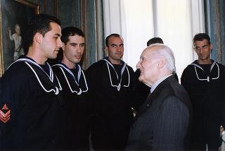 Delegazione di ufficiali ed allievi della Scuola allievi sottufficiali della Marina Militare, in servizio di guardia d'onore al Palazzo del Quirinale