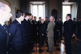 Delegazione di ufficiali ed allievi della Scuola allievi sottufficiali della Marina Militare, in servizio di guardia d'onore al Palazzo del Quirinale