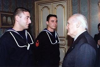 Delegazione di ufficiali ed allievi della Scuola allievi sottufficiali della Marina Militare, in servizio di guardia d'onore al Palazzo del Quirinale