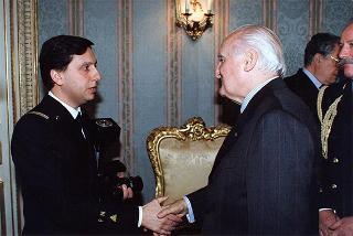 Delegazione di ufficiali ed allievi della Scuola allievi sottufficiali della Marina Militare, in servizio di guardia d'onore al Palazzo del Quirinale
