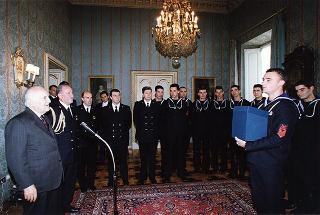 Delegazione di ufficiali ed allievi della Scuola allievi sottufficiali della Marina Militare, in servizio di guardia d'onore al Palazzo del Quirinale