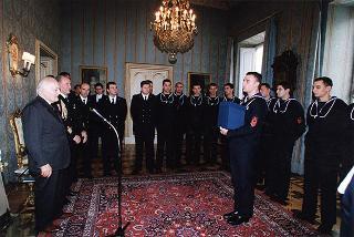 Delegazione di ufficiali ed allievi della Scuola allievi sottufficiali della Marina Militare, in servizio di guardia d'onore al Palazzo del Quirinale