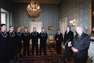 Delegazione di ufficiali ed allievi della Scuola allievi sottufficiali della Marina Militare, in servizio di guardia d'onore al Palazzo del Quirinale