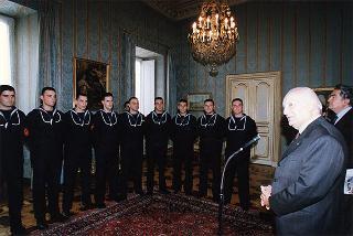 Delegazione di ufficiali ed allievi della Scuola allievi sottufficiali della Marina Militare, in servizio di guardia d'onore al Palazzo del Quirinale