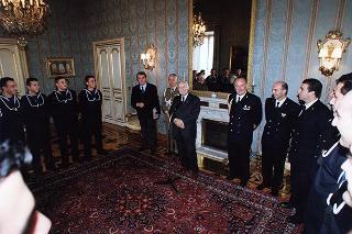 Delegazione di ufficiali ed allievi della Scuola allievi sottufficiali della Marina Militare, in servizio di guardia d'onore al Palazzo del Quirinale