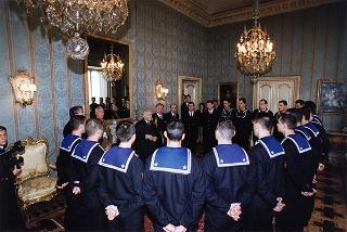 Delegazione di ufficiali ed allievi della Scuola allievi sottufficiali della Marina Militare, in servizio di guardia d'onore al Palazzo del Quirinale