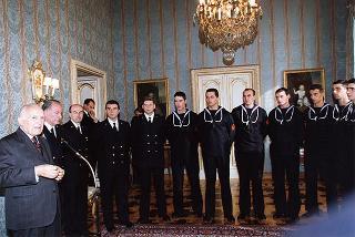 Delegazione di ufficiali ed allievi della Scuola allievi sottufficiali della Marina Militare, in servizio di guardia d'onore al Palazzo del Quirinale