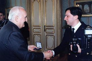 Delegazione di ufficiali ed allievi della Scuola allievi sottufficiali della Marina Militare, in servizio di guardia d'onore al Palazzo del Quirinale