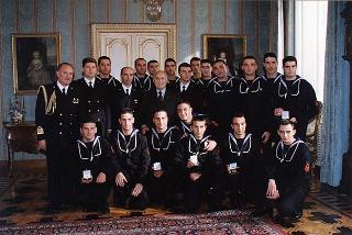 Delegazione di ufficiali ed allievi della Scuola allievi sottufficiali della Marina Militare, in servizio di guardia d'onore al Palazzo del Quirinale