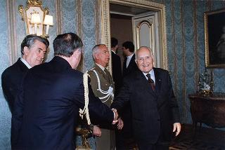 Delegazione di ufficiali ed allievi della Scuola allievi sottufficiali della Marina Militare, in servizio di guardia d'onore al Palazzo del Quirinale