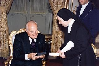 Incontro con Madre Maria Emanuela Jacovone, Vicaria generale delle Suore Missionarie di Gesù Eterno Sacerdote, con una delegazione di aderenti al "Movimento Apostolico Nuovi"