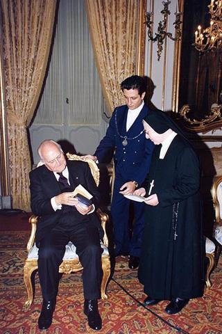 Incontro con Madre Maria Emanuela Jacovone, Vicaria generale delle Suore Missionarie di Gesù Eterno Sacerdote, con una delegazione di aderenti al "Movimento Apostolico Nuovi"