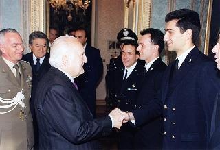 Delegazione di allievi dell'Accademia Navale di Livorno, in servizio di guardia d'onore al Palazzo del Quirinale