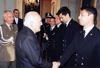 Delegazione di allievi dell'Accademia Navale di Livorno, in servizio di guardia d'onore al Palazzo del Quirinale