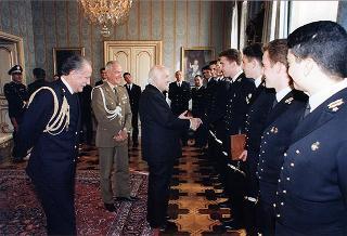 Delegazione di allievi dell'Accademia Navale di Livorno, in servizio di guardia d'onore al Palazzo del Quirinale