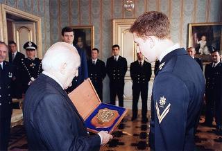Delegazione di allievi dell'Accademia Navale di Livorno, in servizio di guardia d'onore al Palazzo del Quirinale