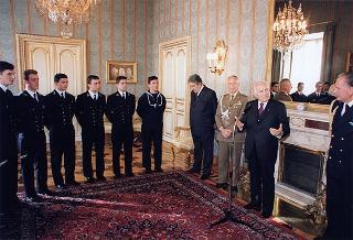 Delegazione di allievi dell'Accademia Navale di Livorno, in servizio di guardia d'onore al Palazzo del Quirinale