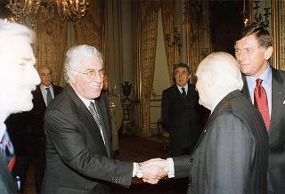 Mario Pescante, presidente del CONI, Primo Nebiolo, presidente della IAAF, Gianni Gola, presidente della FIDAL, ed una delegazione di atleti e dirigenti, in occasione del centenario di fondazione della Federazione Italiana di Atletica Leggera