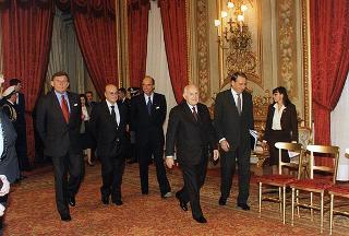 Mario Pescante, presidente del CONI, Primo Nebiolo, presidente della IAAF, Gianni Gola, presidente della FIDAL, ed una delegazione di atleti e dirigenti, in occasione del centenario di fondazione della Federazione Italiana di Atletica Leggera