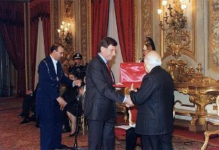 Mario Pescante, presidente del CONI, Primo Nebiolo, presidente della IAAF, Gianni Gola, presidente della FIDAL, ed una delegazione di atleti e dirigenti, in occasione del centenario di fondazione della Federazione Italiana di Atletica Leggera