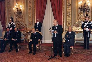 Mario Pescante, presidente del CONI, Primo Nebiolo, presidente della IAAF, Gianni Gola, presidente della FIDAL, ed una delegazione di atleti e dirigenti, in occasione del centenario di fondazione della Federazione Italiana di Atletica Leggera