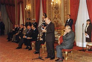 Mario Pescante, presidente del CONI, Primo Nebiolo, presidente della IAAF, Gianni Gola, presidente della FIDAL, ed una delegazione di atleti e dirigenti, in occasione del centenario di fondazione della Federazione Italiana di Atletica Leggera