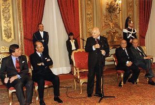Mario Pescante, presidente del CONI, Primo Nebiolo, presidente della IAAF, Gianni Gola, presidente della FIDAL, ed una delegazione di atleti e dirigenti, in occasione del centenario di fondazione della Federazione Italiana di Atletica Leggera