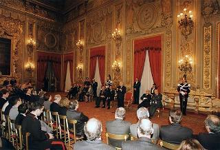 Mario Pescante, presidente del CONI, Primo Nebiolo, presidente della IAAF, Gianni Gola, presidente della FIDAL, ed una delegazione di atleti e dirigenti, in occasione del centenario di fondazione della Federazione Italiana di Atletica Leggera