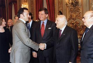 Mario Pescante, presidente del CONI, Primo Nebiolo, presidente della IAAF, Gianni Gola, presidente della FIDAL, ed una delegazione di atleti e dirigenti, in occasione del centenario di fondazione della Federazione Italiana di Atletica Leggera
