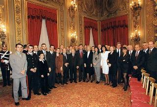 Mario Pescante, presidente del CONI, Primo Nebiolo, presidente della IAAF, Gianni Gola, presidente della FIDAL, ed una delegazione di atleti e dirigenti, in occasione del centenario di fondazione della Federazione Italiana di Atletica Leggera