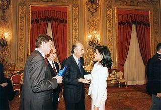 Mario Pescante, presidente del CONI, Primo Nebiolo, presidente della IAAF, Gianni Gola, presidente della FIDAL, ed una delegazione di atleti e dirigenti, in occasione del centenario di fondazione della Federazione Italiana di Atletica Leggera