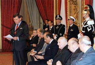 Mario Pescante, presidente del CONI, Primo Nebiolo, presidente della IAAF, Gianni Gola, presidente della FIDAL, ed una delegazione di atleti e dirigenti, in occasione del centenario di fondazione della Federazione Italiana di Atletica Leggera