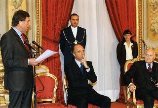 Mario Pescante, presidente del CONI, Primo Nebiolo, presidente della IAAF, Gianni Gola, presidente della FIDAL, ed una delegazione di atleti e dirigenti, in occasione del centenario di fondazione della Federazione Italiana di Atletica Leggera