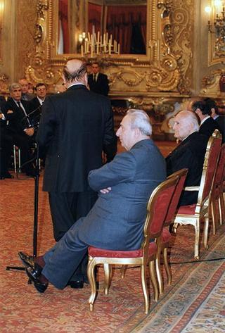 Mario Pescante, presidente del CONI, Primo Nebiolo, presidente della IAAF, Gianni Gola, presidente della FIDAL, ed una delegazione di atleti e dirigenti, in occasione del centenario di fondazione della Federazione Italiana di Atletica Leggera