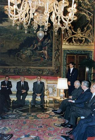 Esponenti dell'Ordine dei giornalisti, della Federazione nazionale della stampa italiana, dell'Associazione della stampa parlamentare e dell'Associazione della stampa estera in Italia ed una delegazione di giornalisti delle Agenzie, dei quotidiani e delle testate televisive che seguono l'attività del Presidente della Repubblica