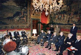 Esponenti dell'Ordine dei giornalisti, della Federazione nazionale della stampa italiana, dell'Associazione della stampa parlamentare e dell'Associazione della stampa estera in Italia ed una delegazione di giornalisti delle Agenzie, dei quotidiani e delle testate televisive che seguono l'attività del Presidente della Repubblica