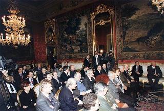 Esponenti dell'Ordine dei giornalisti, della Federazione nazionale della stampa italiana, dell'Associazione della stampa parlamentare e dell'Associazione della stampa estera in Italia ed una delegazione di giornalisti delle Agenzie, dei quotidiani e delle testate televisive che seguono l'attività del Presidente della Repubblica