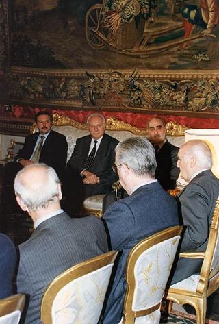 Esponenti dell'Ordine dei giornalisti, della Federazione nazionale della stampa italiana, dell'Associazione della stampa parlamentare e dell'Associazione della stampa estera in Italia ed una delegazione di giornalisti delle Agenzie, dei quotidiani e delle testate televisive che seguono l'attività del Presidente della Repubblica