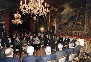 Esponenti dell'Ordine dei giornalisti, della Federazione nazionale della stampa italiana, dell'Associazione della stampa parlamentare e dell'Associazione della stampa estera in Italia ed una delegazione di giornalisti delle Agenzie, dei quotidiani e delle testate televisive che seguono l'attività del Presidente della Repubblica