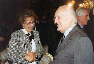 Esponenti dell'Ordine dei giornalisti, della Federazione nazionale della stampa italiana, dell'Associazione della stampa parlamentare e dell'Associazione della stampa estera in Italia ed una delegazione di giornalisti delle Agenzie, dei quotidiani e delle testate televisive che seguono l'attività del Presidente della Repubblica