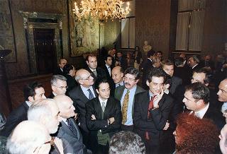 Esponenti dell'Ordine dei giornalisti, della Federazione nazionale della stampa italiana, dell'Associazione della stampa parlamentare e dell'Associazione della stampa estera in Italia ed una delegazione di giornalisti delle Agenzie, dei quotidiani e delle testate televisive che seguono l'attività del Presidente della Repubblica