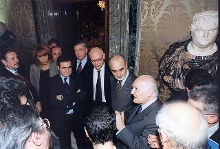 Esponenti dell'Ordine dei giornalisti, della Federazione nazionale della stampa italiana, dell'Associazione della stampa parlamentare e dell'Associazione della stampa estera in Italia ed una delegazione di giornalisti delle Agenzie, dei quotidiani e delle testate televisive che seguono l'attività del Presidente della Repubblica